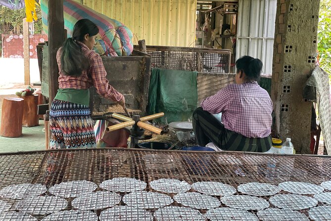 Full day tour by bicycle & tuk tuk,bamboo train,bat cave,villages - Phnom Sampov bat caves: killing cave viewpoints and dusk energy