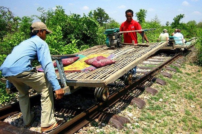Full Day-Tour: Handicraft, Bamboo train, Killing cave. Bat cave - A full-day Battambang route with tuk-tuk comfort and village time