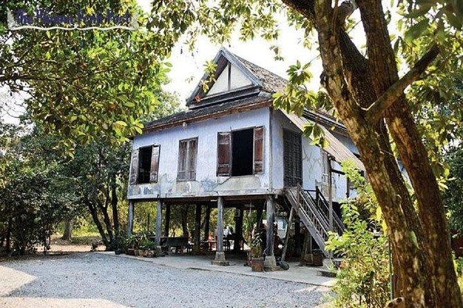 Full Day-Tour: Handicraft, Bamboo train, Killing cave. Bat cave - Stop 2: Wat Samrong Knong and the Well of Shadows memorial