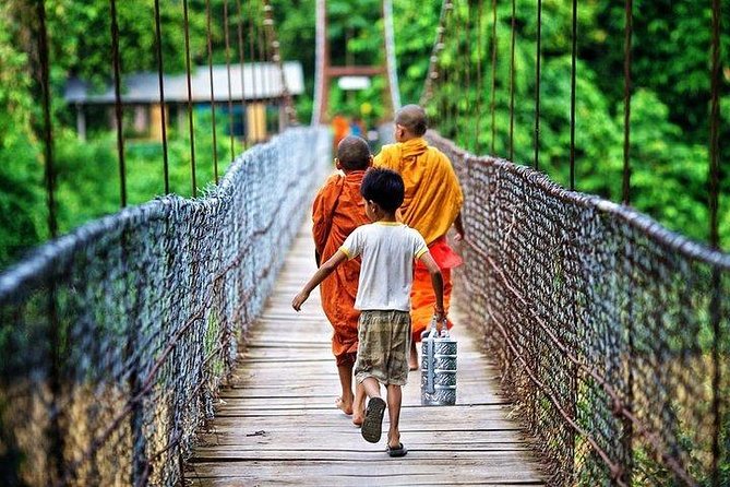 Full Day-Tour: Handicraft, Bamboo train, Killing cave. Bat cave - Stop 5: Kampong Pil Pagoda, villages, and suspension bridges on the Sangke River