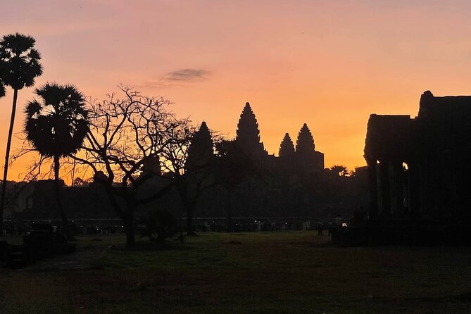 Golden Hours: Angkor wat sunrise photography tour with a pro! - The Short Stop in Siem Reap: Night Market Time and Banteay Kdei