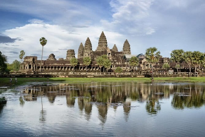 Golden Sunrise at Angkor Wat Private Guided Tour - Banteay Kdei: a quieter temple with “monk chambers” vibes