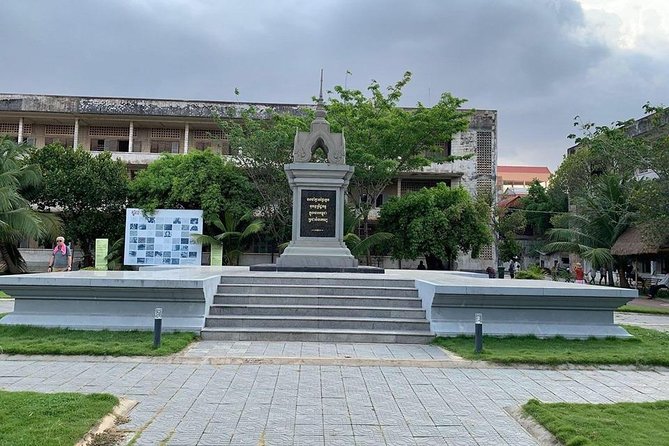 Half-Day Phnom Penh City Tours - Royal Palace, Silver Pagoda, and what to notice beyond the photos