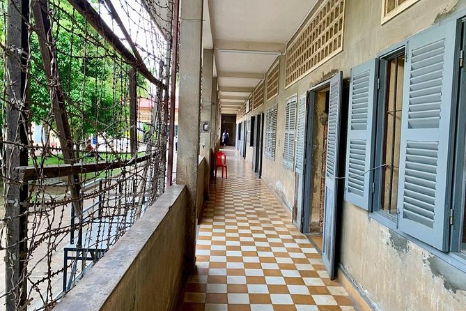 Half-Day Phnom Penh City Tours - Central Market and the market walk near Independence Monument