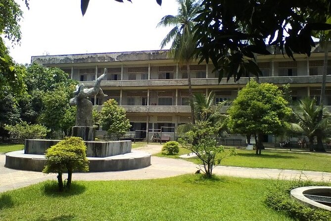 Half Day Trip to Killing Field and Genocidal Museum - Tuol Sleng Genocide Museum: Security Office 21 up close