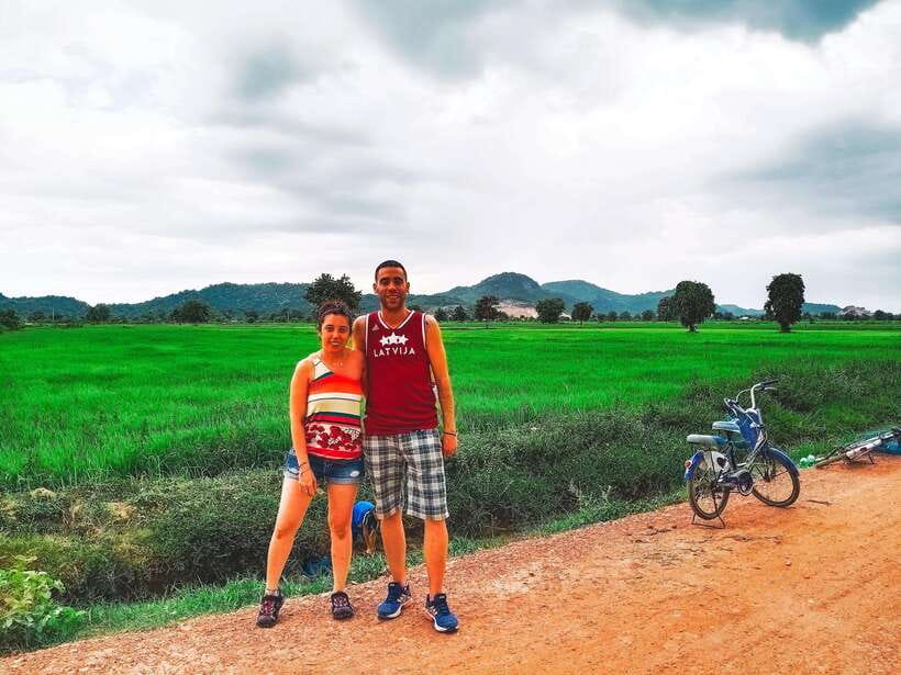 Handicraft tour/rice paper,/rice wine/bat cave Sun Set - Morning start in Battambang: pickup, paddy fields, and a market that tells you the region