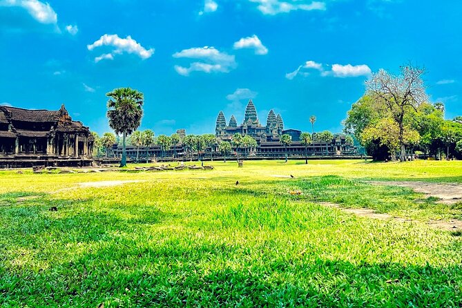 Highlight of Angkor Complex 2 Days Private Tour - Day 1: Angkor Thom South Gate to Ta Nei, with Angkor Wat as the center piece