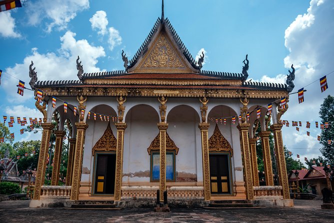 Highlights & Hidden Gems With Locals: Best of Siem Reap Private Tour - Stop 3: Preah Ang Chek Preah Ang Chom Temple and Local Prayers