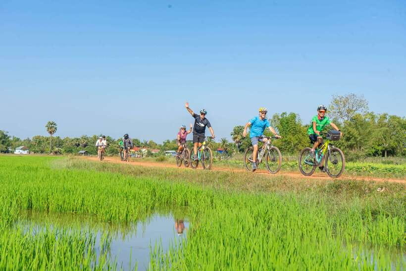 Kampong Phluk: Floating Village Sunset Bike Tour or E-Bike - Boat time on Tonle Sap at the right moment