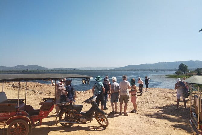 Kampot Classic Tour & Kayaking at the Green Cathedral with lunch - Phnom Chhngok cave temple: 200 steps, then a temple inside