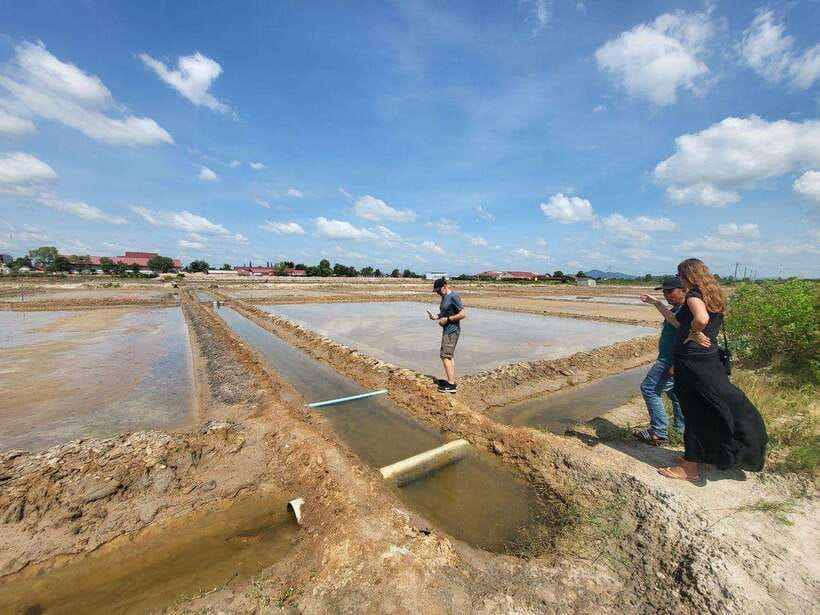 Kampot Pepper Farm, Salt Fields, Crab Market from Phnom Penh - Kep Beach Crab Market: a seafood lunch stop that you control