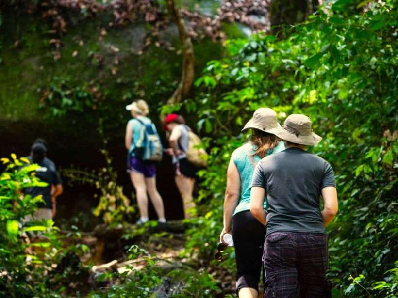 Kbal Spean Trekking Tour with Banteay Srei & Landmine Museum - Banteay Samre: a quick temple stop with strong photo value