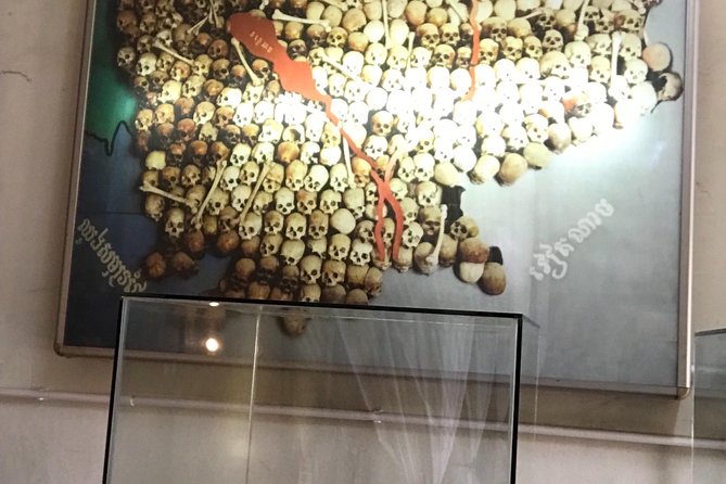 Khmer Rouge, genocide museum &killing field tour - Russian Market (Toul Tom Pong): a practical break that feels real