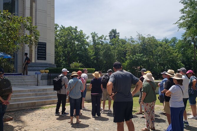 Killing Field and Genocide Museum private haft day Tour - Guide Quality: English Explanations and Prompt Service