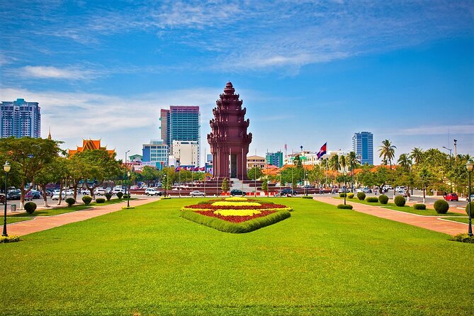 Koh Dach Silk Island and Phnom Penh Full Day Private Tour - Royal Palace and Silver Pagoda: Phnom Penh’s Must-See Power Duo