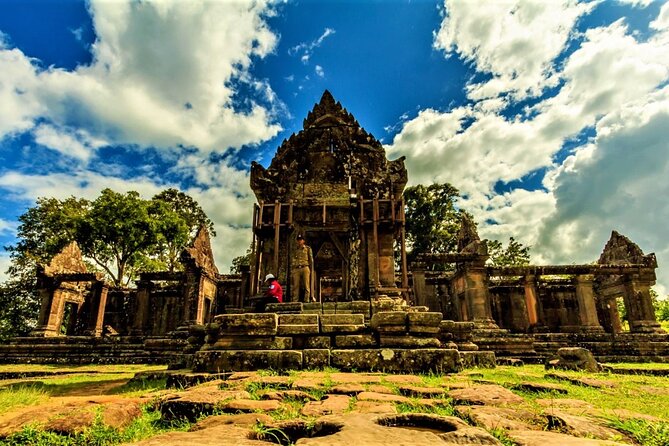 Koh Ker & Beng Mealea Temple Full-Day Private Tour from Siem Reap - Stop 3: Prasat Pram, a smaller stop with surviving towers