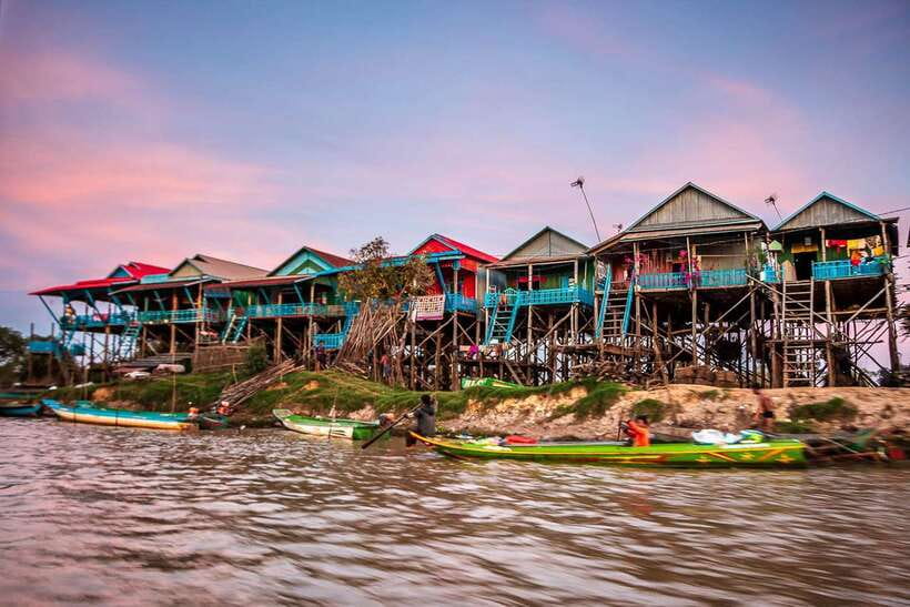 Kompong Khleang Floating Village: Full-Day from Siem Reap - Private craft on the Khleang River through flooded forest