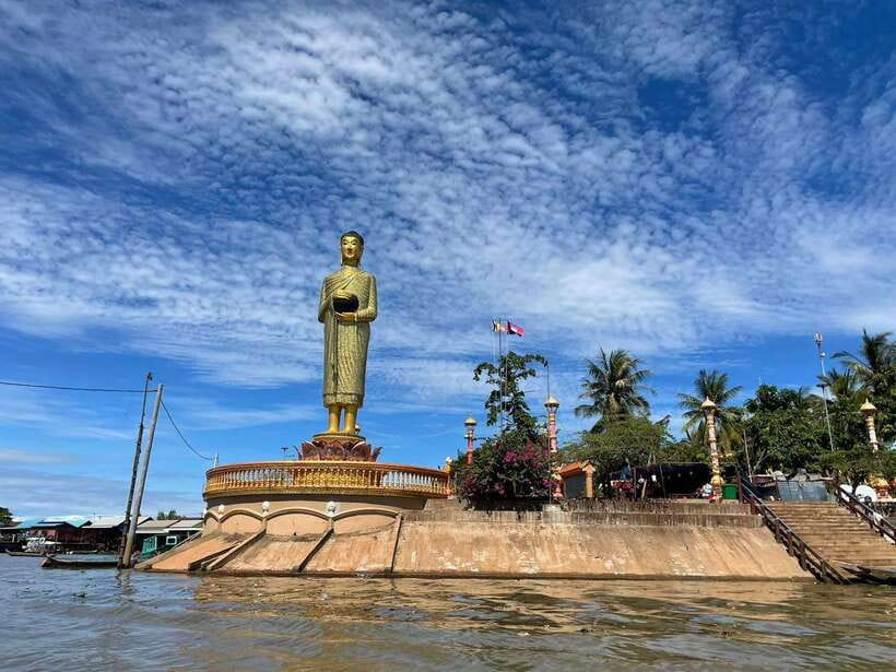 Kompong Kleang Floating Village Guide Tour from Siem Reap - Stop 2: The brief traditional village visit (about 20 minutes)