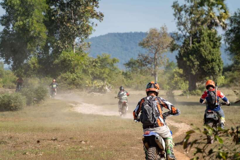 Krong Siem Reap: Kulen Mountain Trails Dirt Bike Adventure - Preah Ang Thom and the largest reclining Buddha in Cambodia