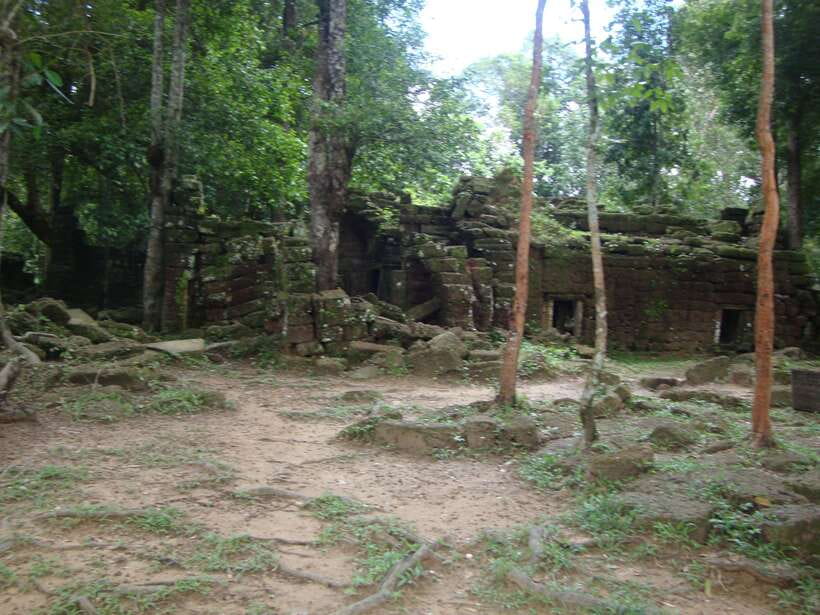 Kulen Mountain: Full-Day Private Waterfall Tour - The summit pagoda and reclining Buddha: your big viewpoint moment
