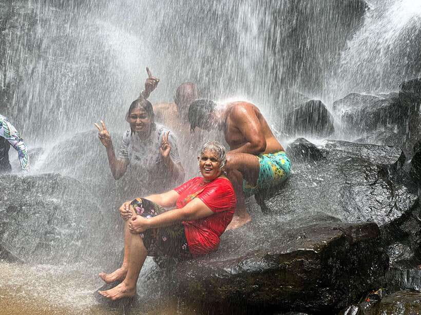 Kulen Mountain Tour with Kampong Phluk Floating Village - Poeng Ta Kho, Wat Preah Ang Thom, and 1000 Lingas are spiritual stops with clear scenery payoffs