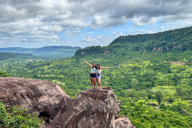 Kulen Mountain Tour with Picnic and Floating Village Sunset - Poeng Ta Kho Cliff Walk: A Short Stretch With Big Payoff