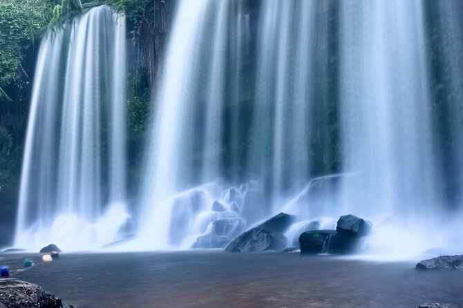 Kulen Waterfall Day Tour with Snacks Small-Group - Preah Ang Thom and the Reclining Buddha in a Sandstone Boulder