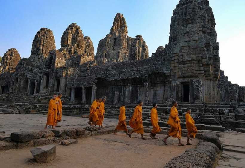Luxury Private 2-Day Angkor Wat with English or German Guide - Meals, breaks, and how to handle the food gap