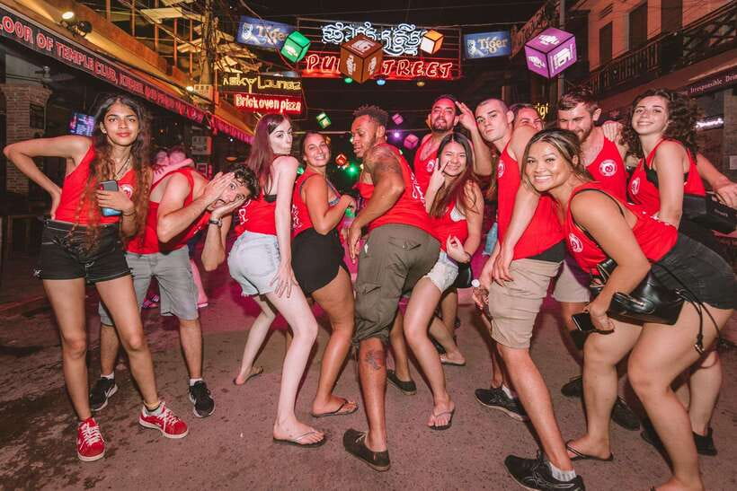 Mad Monkey Siem Reap Pub Crawl - The drink deal mechanics: discounted drinks and free shots