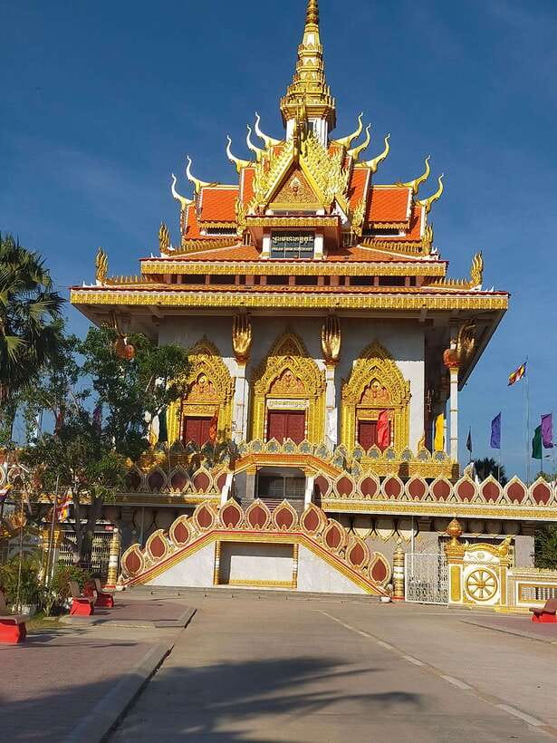Morning Tuk tuk: City, Handicrafts, Killing field, Temples - Wat Samrong Knong: brick stupa, Khmer Rouge detention, and a painful legacy