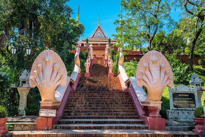 One Day Private Guide Tours History in Phnom Penh Incl. admission - Central Market at the end: use it as a slow landing