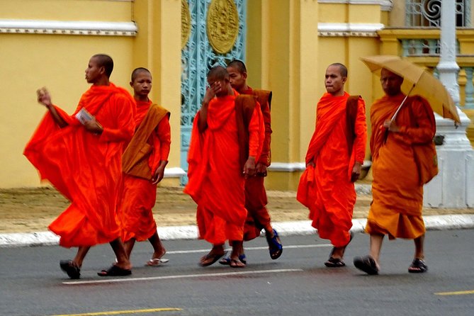 One Day Private Guide Tours History in Phnom Penh Incl. admission - Hotel pickup at 8:30 and the payoff of a true private format