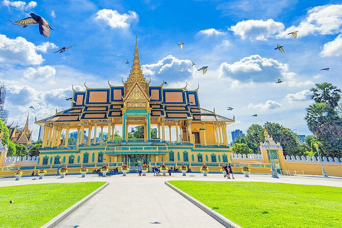 Oudong Mountain and Phnom Penh Full Day Private Tour - Koh Chen on the Mekong: Watch Bronze Work in Motion