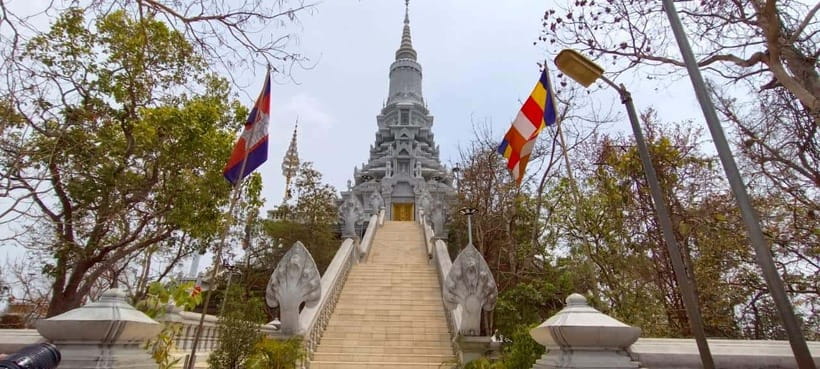 Oudong Mountain - Phnom Penh Former Capital Private Day Tour - Why Oudong Mountain feels different from a city temple day