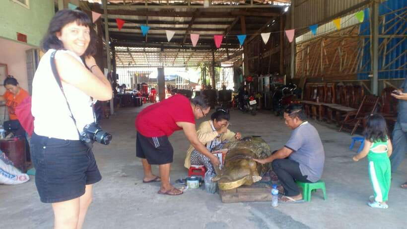 Oudong Mountain - Phnom Penh Former Capital Private Day Tour - Local market time at the foot of the mountain