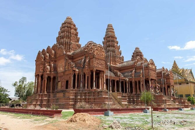 Oudong Temples & Phnom Prasith Private Tour from Phnom Penh - Phnom Praset to Oudong: a temple day that stays scenic