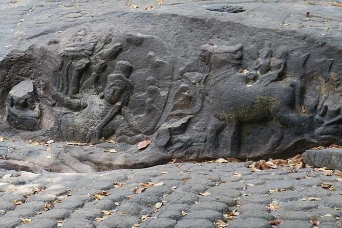 Personalised Angkor Wat Sunrise Off-the-Beaten Track Tour - Angkor Thom: south gate photos and Bayon’s stone faces