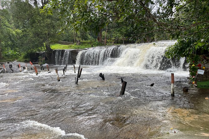 Phnom Kulen Waterfall and Banteay Srei Temple Tour from Siem Reap - Preah Ang Thom: the reclining Buddha in a sandstone boulder
