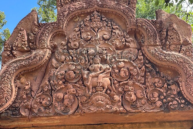Phnom Kulen Waterfall and Banteay Srei Temple Tour from Siem Reap - Preah Dak village stop: nom ban chok noodles and local color