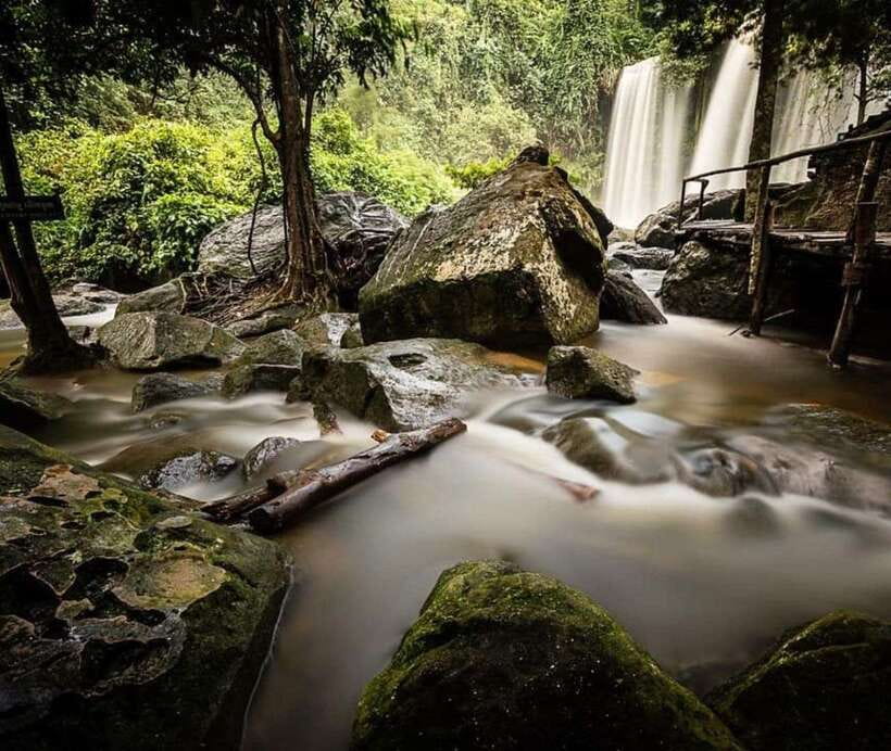 Phnom Kulen Waterfall & the Sacred 1000 Lingas (with Lunch) - Preah Ang Thom Pagoda and the reclining Buddha viewpoint