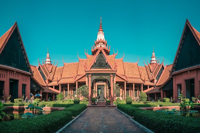 Phnom Pehn City Must See Highlight Guided Tour - Wat Phnom: the temple that sets the tone