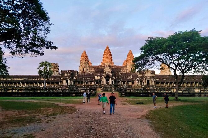 Phnom Penh Airport (KTI) to Siem Reap, Safe Reliable Taxi Driver - English-Speaking Drivers and the Safety Factor You Can Feel