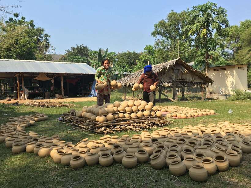 Phnom Penh - Battambang Transfer Plus Stop Sightseeing - Oudong Mountain and the Oudong Khmer Monastery: the payoff climb