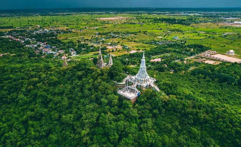Phnom Penh - Battambang Transfer Plus Stop Sightseeing - Kampong Chhnang and the road to Battambang: scenery with built-in breaks