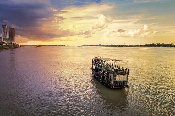 Phnom Penh Bike & Boat Sunset Tour / E-Bike Available - Siem Reaper Bike Shop meeting: get your bike and your bearings
