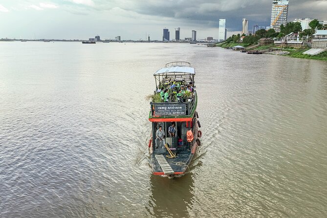 Phnom Penh Bike & Boat Sunset Tour / E-Bike Available - Silk Island Community Center: watch traditional weaving in action