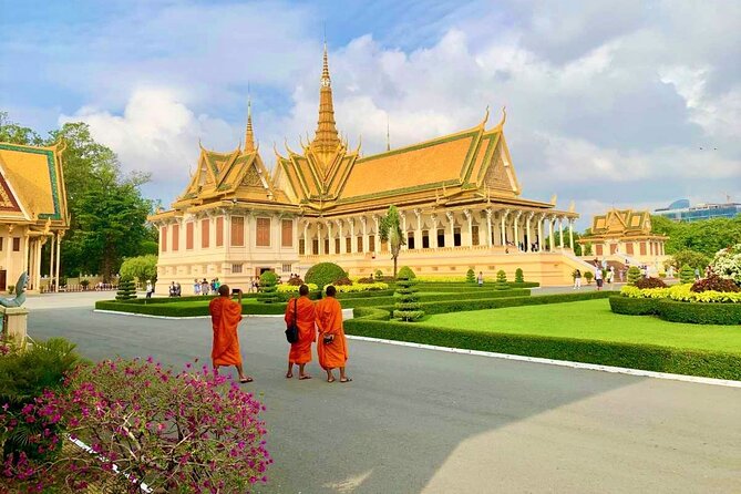 Phnom Penh Full Day Private Tour Included All Admission Tickets - Getting comfortable in Phnom Penh heat: AC, pickup, and pacing