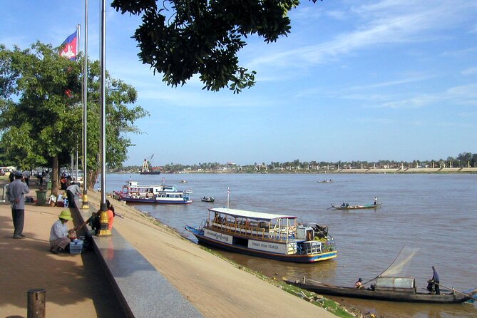 Phnom Penh Full Day Private Tours - Central Market: Art Deco Style with Real Daily Energy