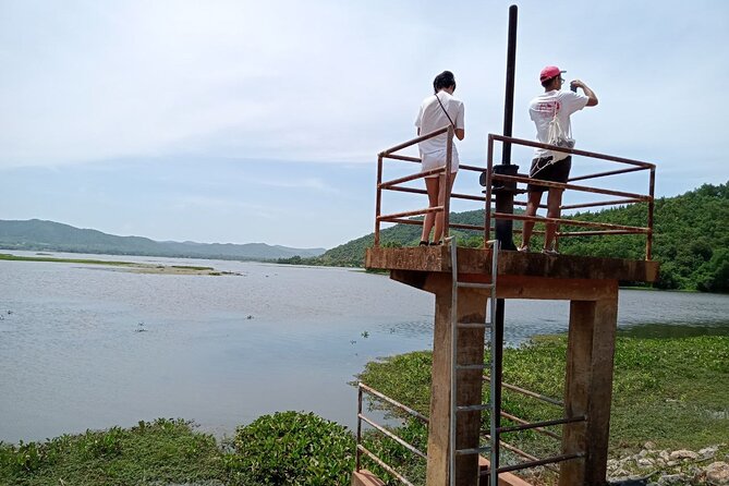 Phnom Penh Kampot Kep Tour "Pepper Farm, Salt Field, Crab Market" - Kep Beach photo stop and the crab market finale