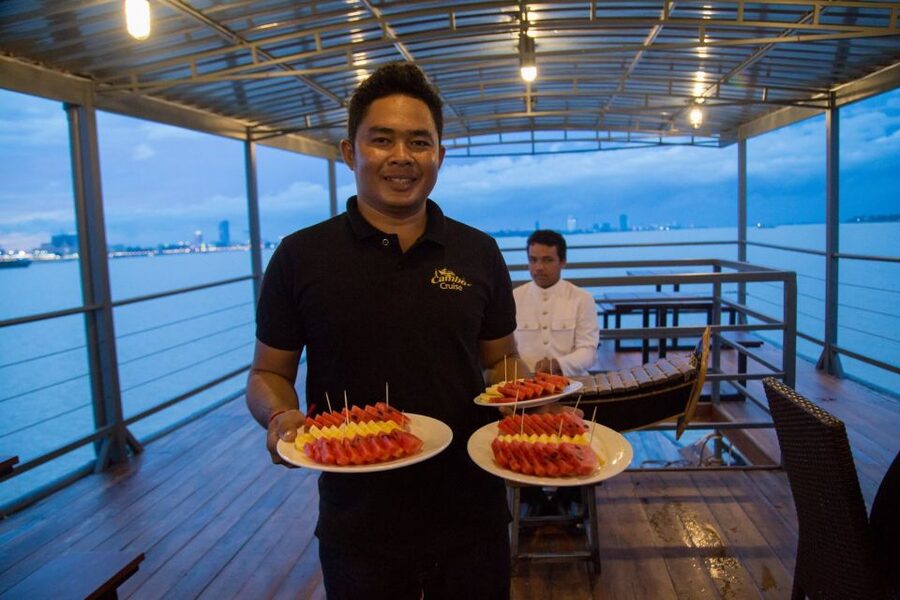 Phnom Penh: Mekong Sunset Dinner Cruise with Live Music - It’s a short trip, so timing your day matters
